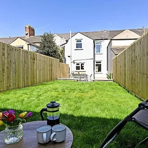 Luxury Centre Townhouse With Garden Cardiff